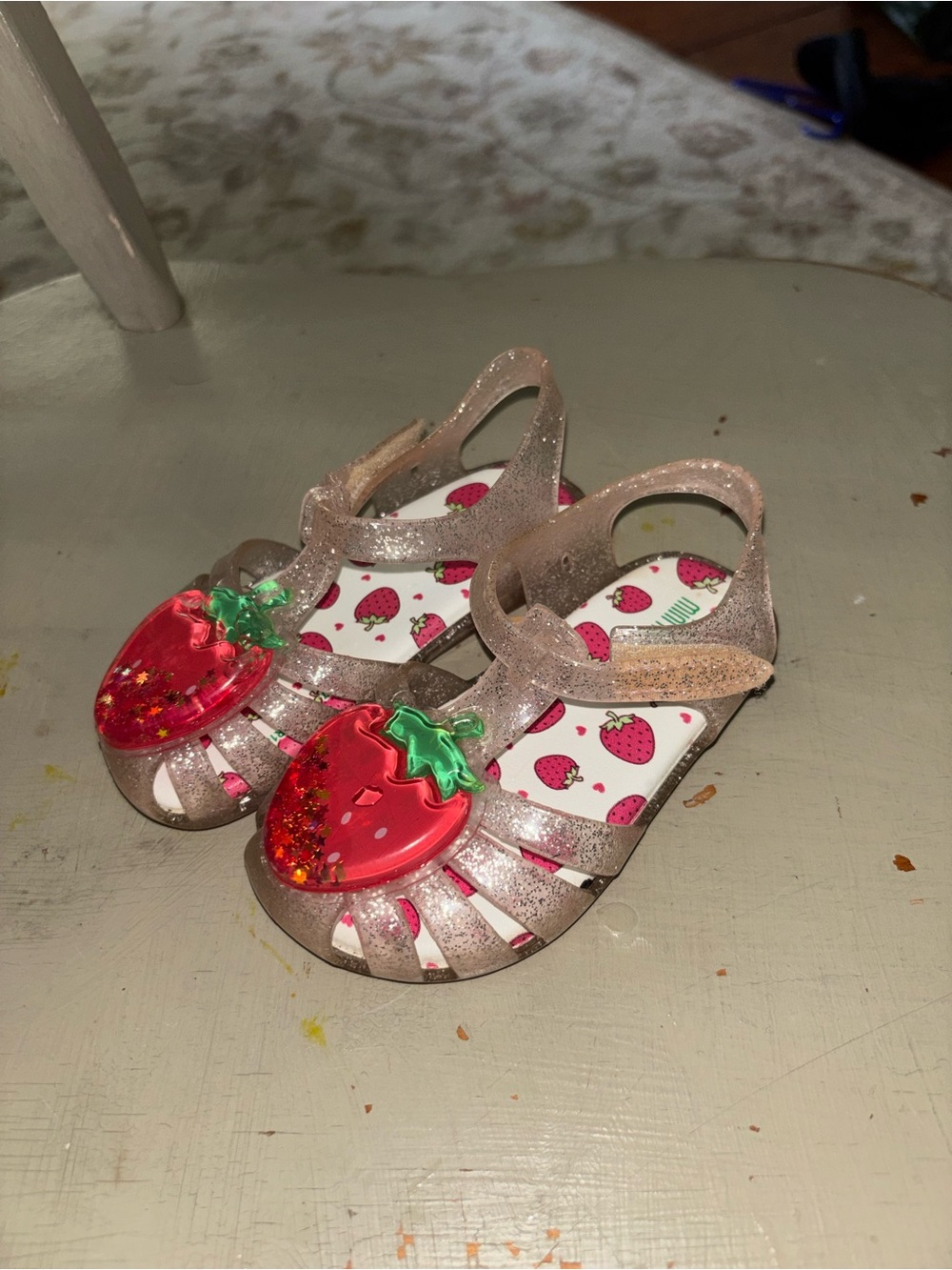 Mini Melissa Sz 6 toddlerKids Glitter Jelly Sandals with Strawberry Charm - Pink